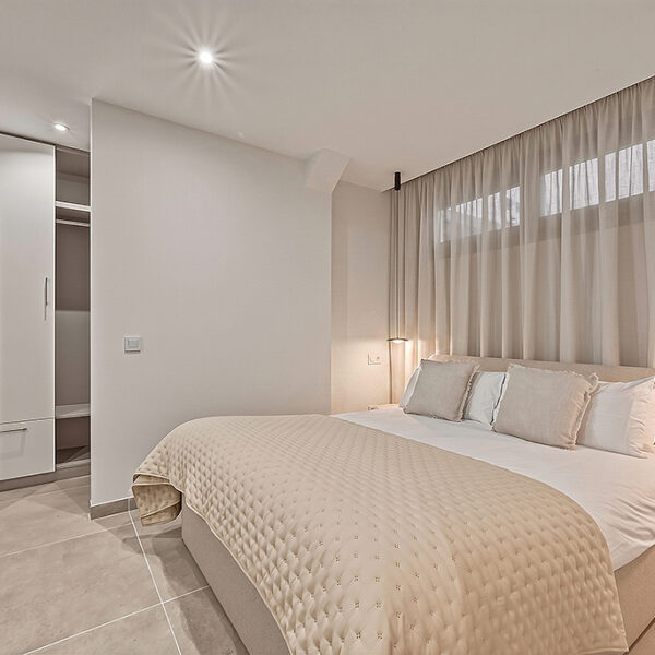 REAL ESTATE PORTFOLIO By EFEIGHT DOTCOM 61